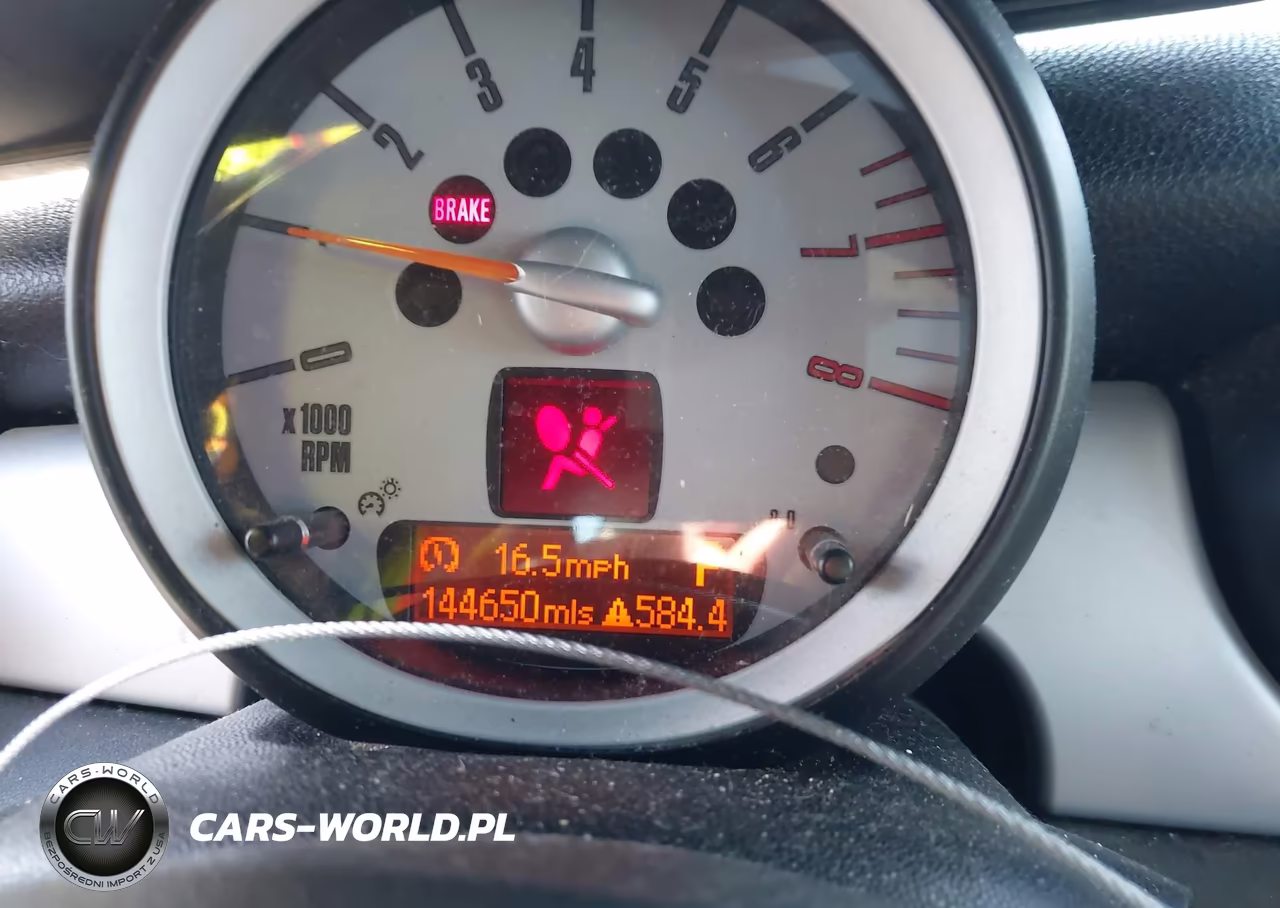 2008 Mini Cooper Hardtop VIN:WMWMF335X8TT67438 - 7