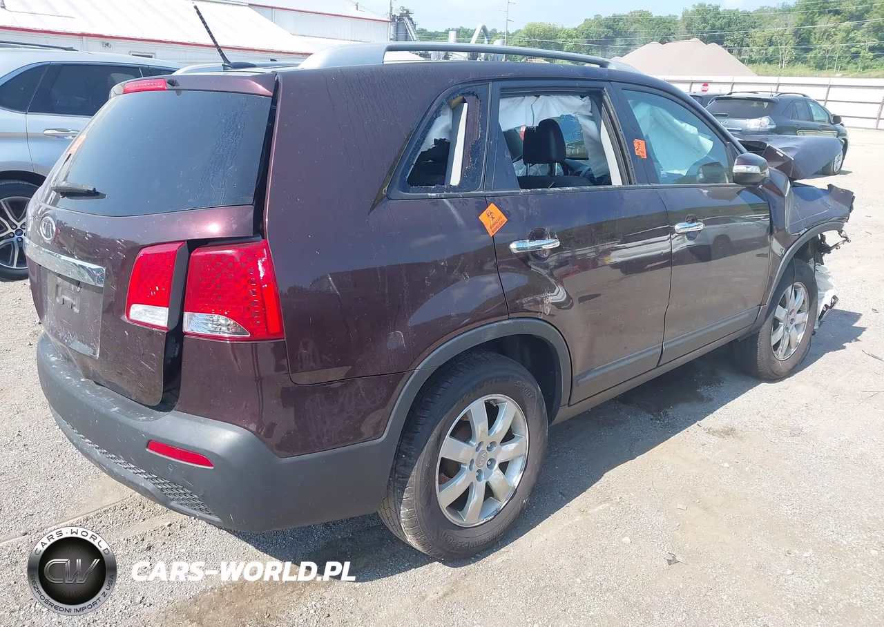 2013 Kia Sorento Lx VIN:5XYKT3A63DG383792 - 4