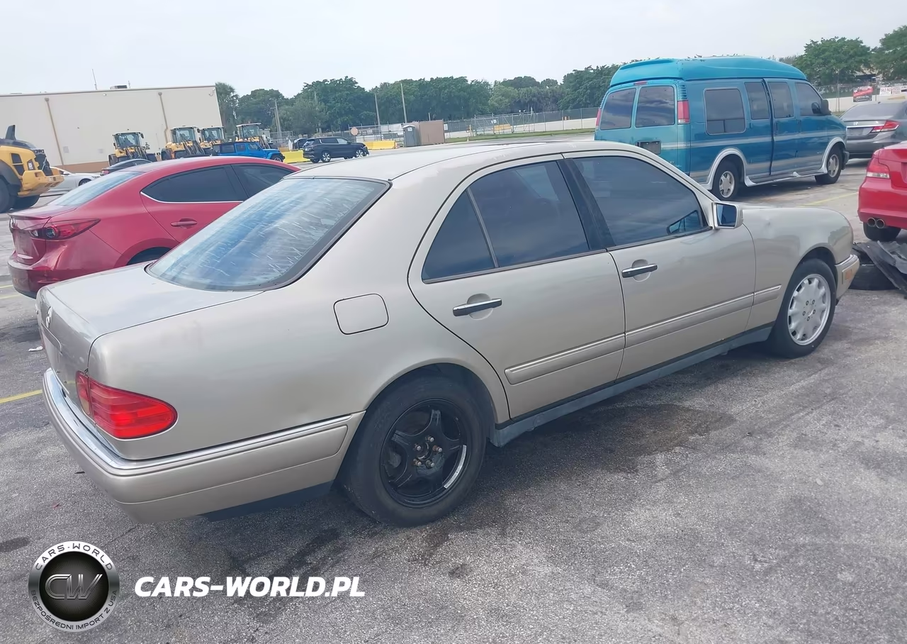 1999 Mercedes-Benz E 320 VIN:WDBJF65H9XA930518 - 4