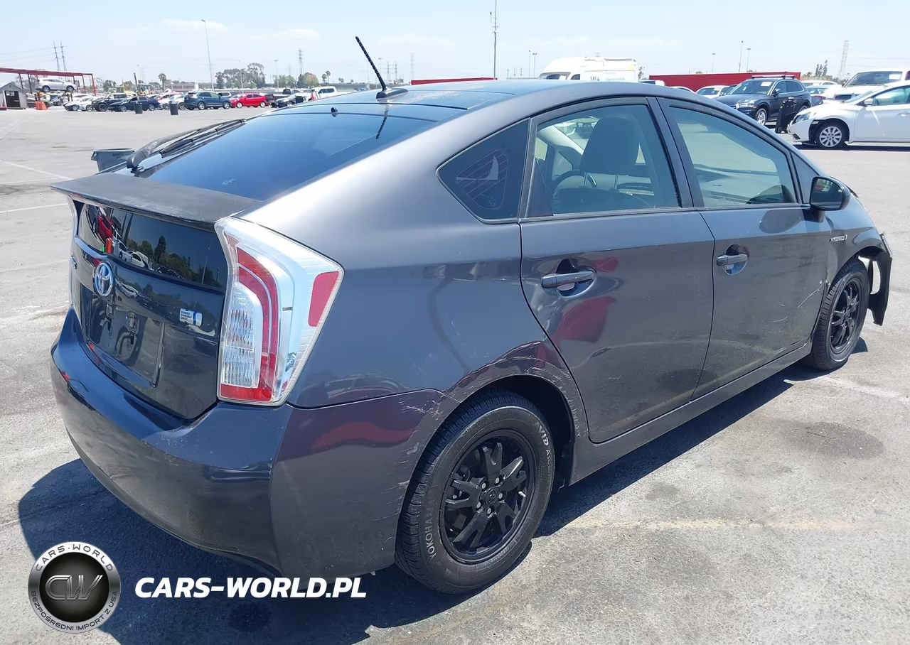 2013 Toyota Prius Four VIN:JTDKN3DU5D1726946 - 4