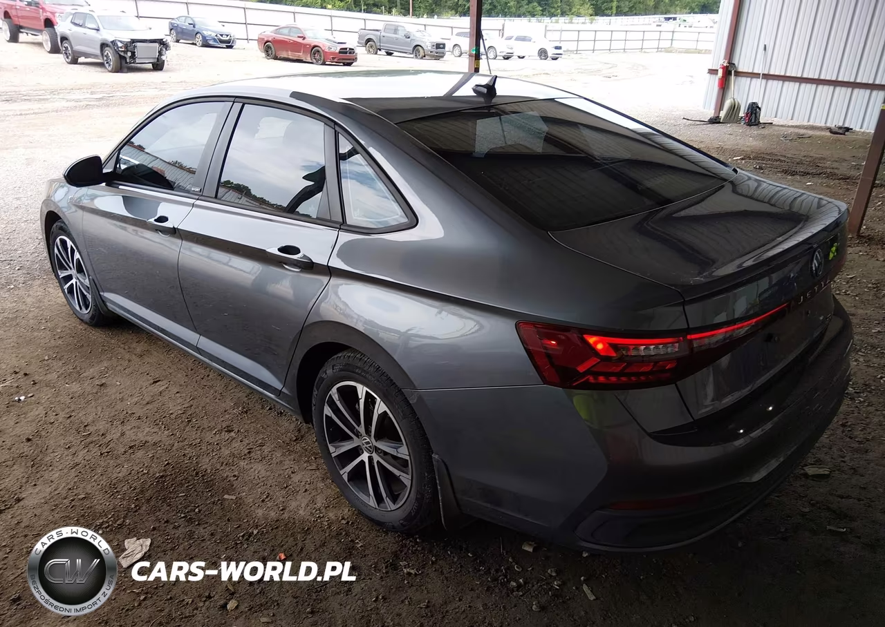 2025 Volkswagen Jetta 1.5T Sport VIN:3VWBX7BU6SM105426 - 3