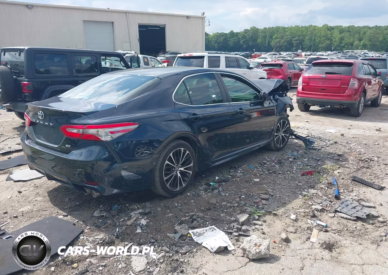 2018 Toyota Camry Se VIN:4T1B11HK8JU518588 - 4