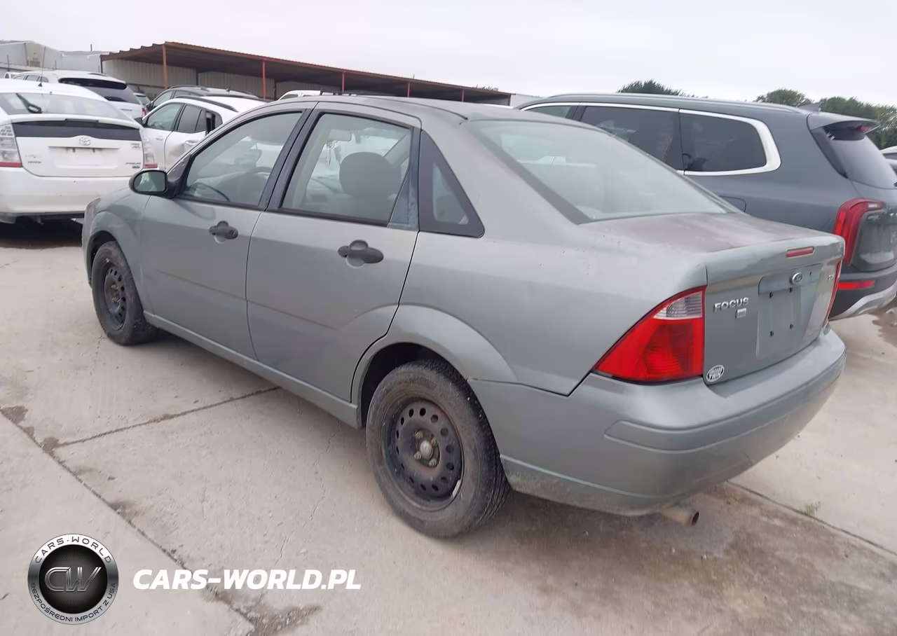2005 Ford Focus Zx4 VIN:1FAFP34NX5W279366 - 3