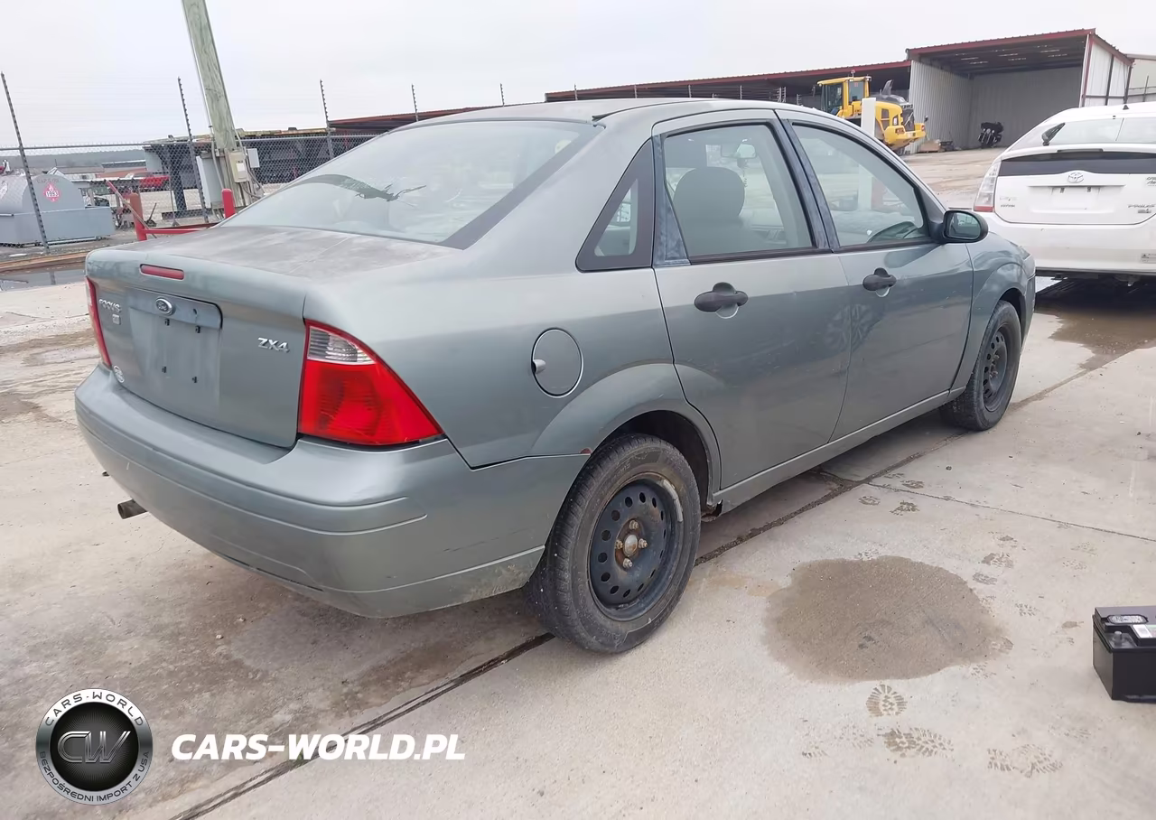 2005 Ford Focus Zx4 VIN:1FAFP34NX5W279366 - 4