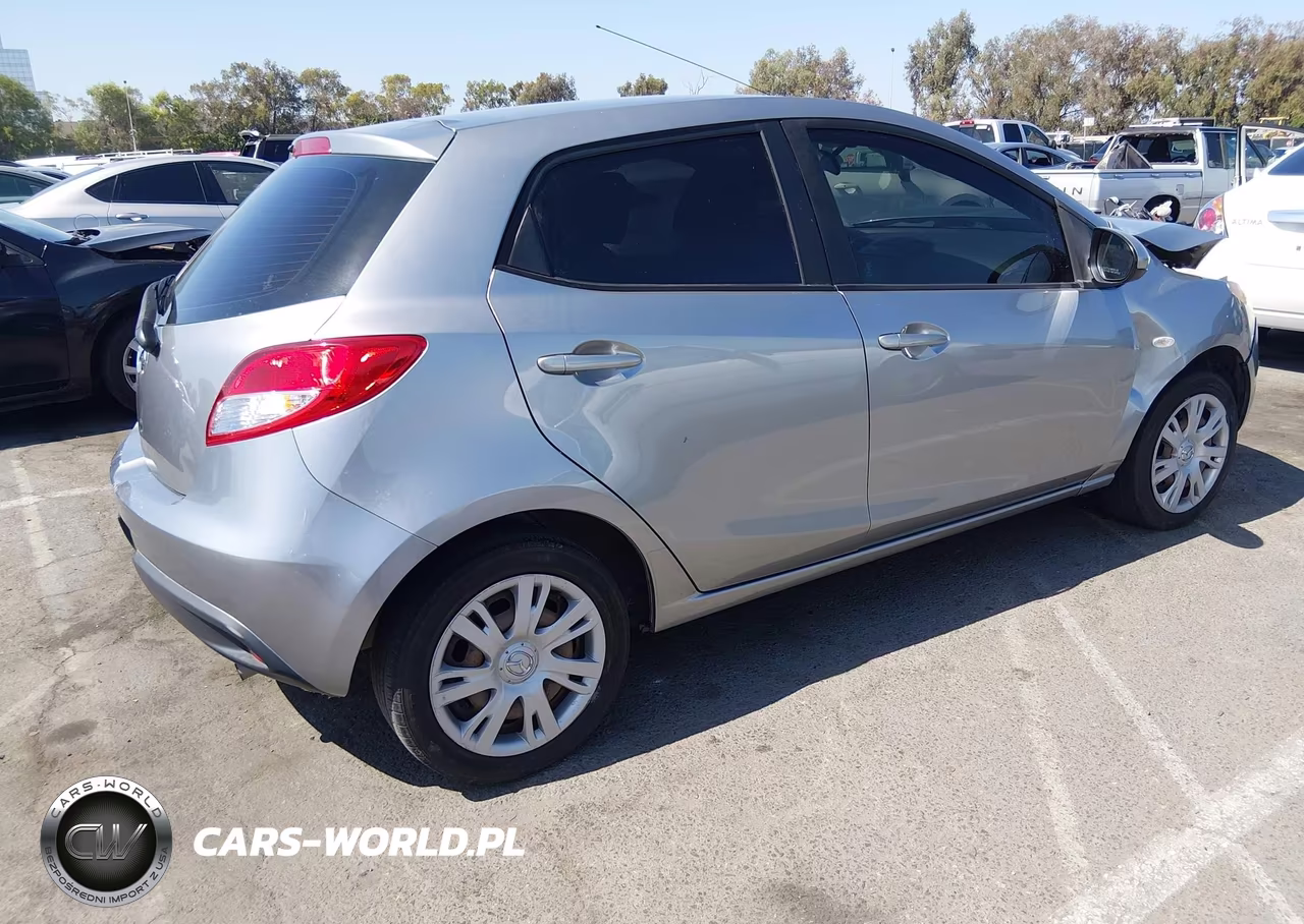 2013 Mazda Mazda2 Sport VIN:JM1DE1KZ8D0166115 - 4