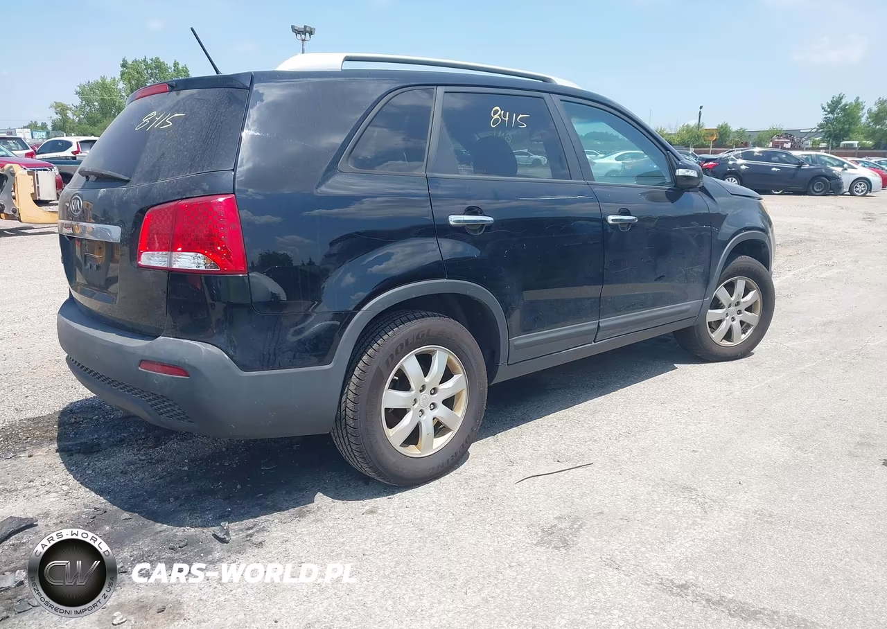 2011 Kia Sorento Lx VIN:5XYKT4A11BG134060 - 4
