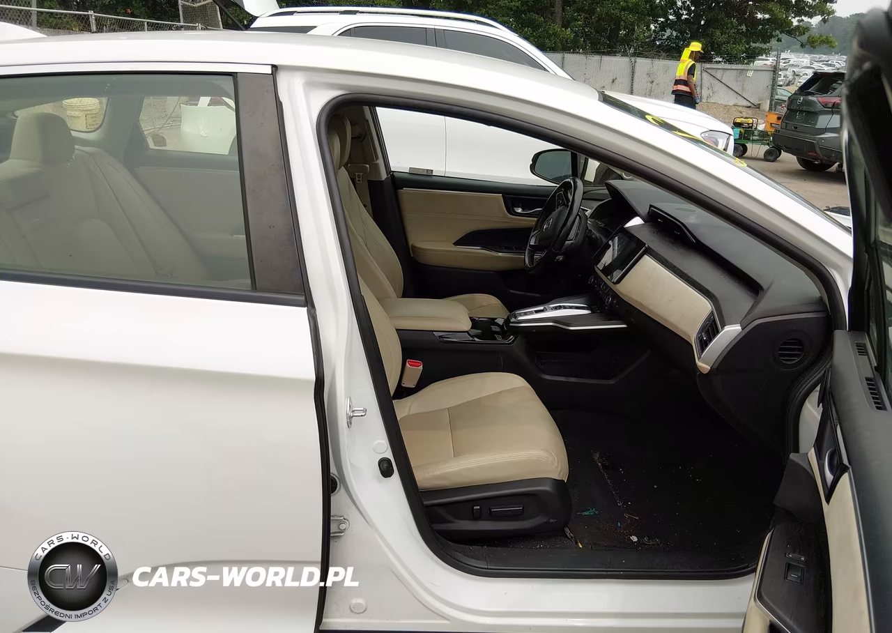 2018 Honda Clarity Plug-In Hybrid Touring VIN:JHMZC5F32JC009827 - 5