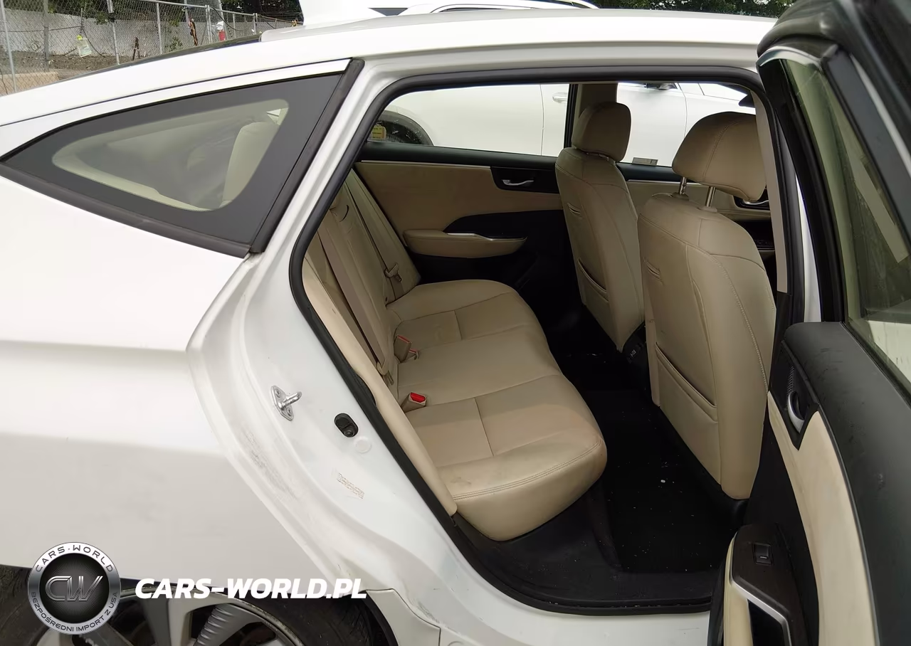 2018 Honda Clarity Plug-In Hybrid Touring VIN:JHMZC5F32JC009827 - 8