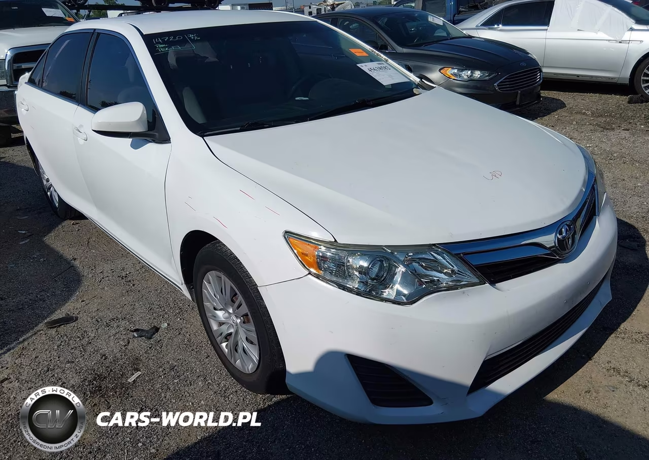 2013 Toyota Camry Le – zdjęcie 1 z 16