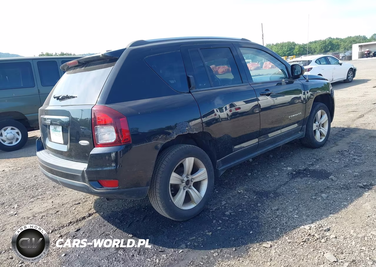 2014 Jeep Compass Latitude VIN:1C4NJDEB8ED632944 - 4