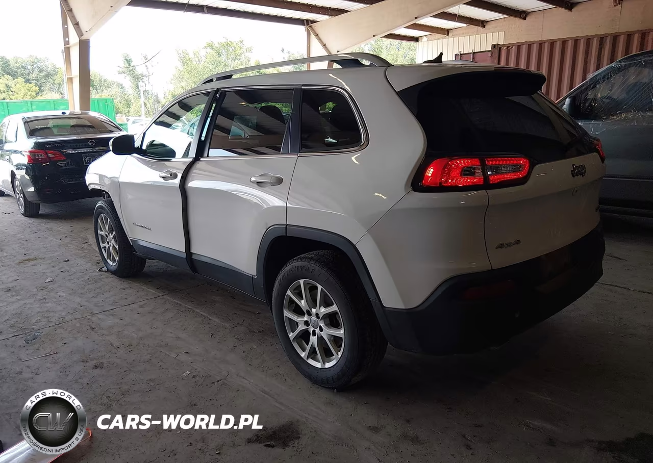 2016 Jeep Cherokee Latitude VIN:1C4PJMCB1GW276548 - 3
