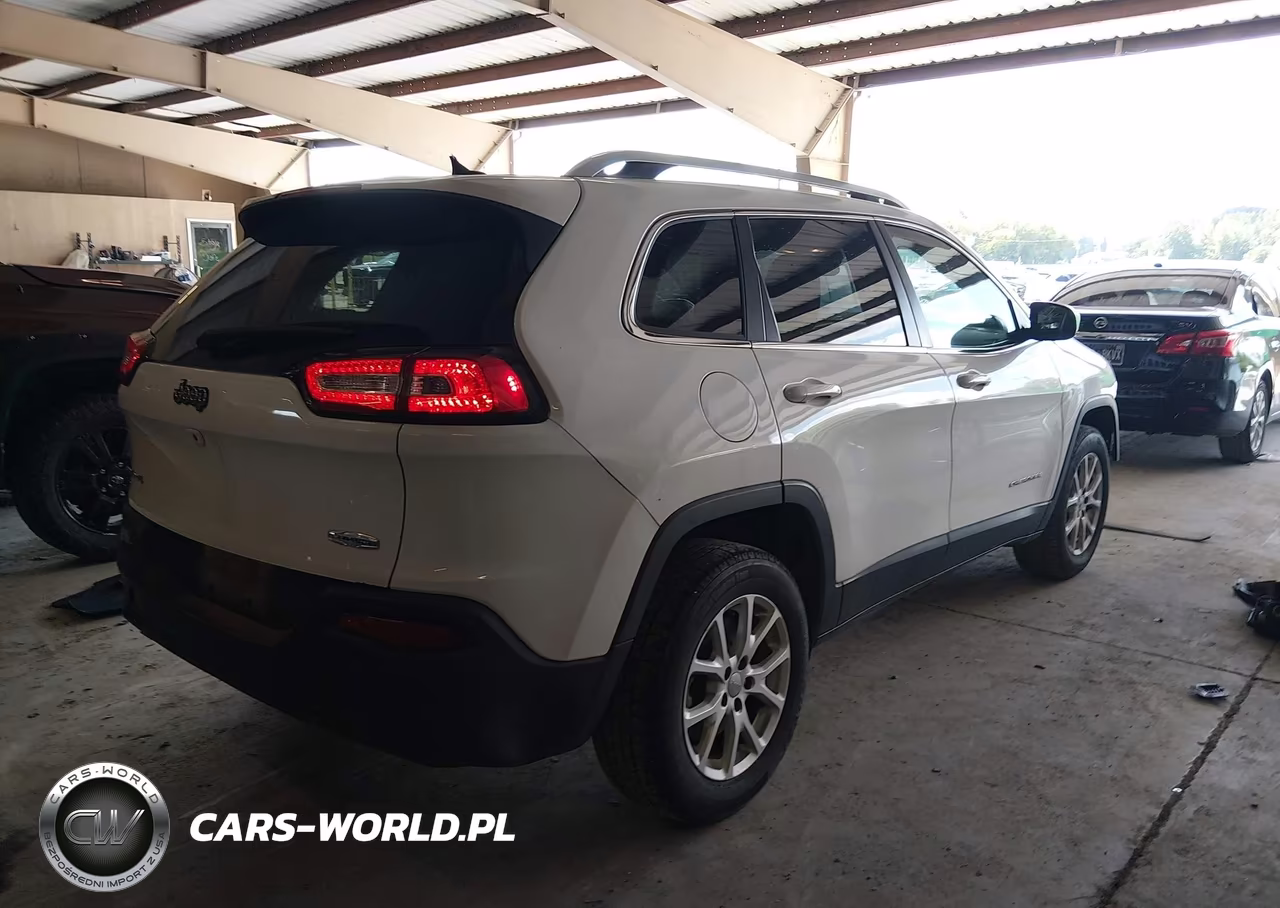 2016 Jeep Cherokee Latitude VIN:1C4PJMCB1GW276548 - 4