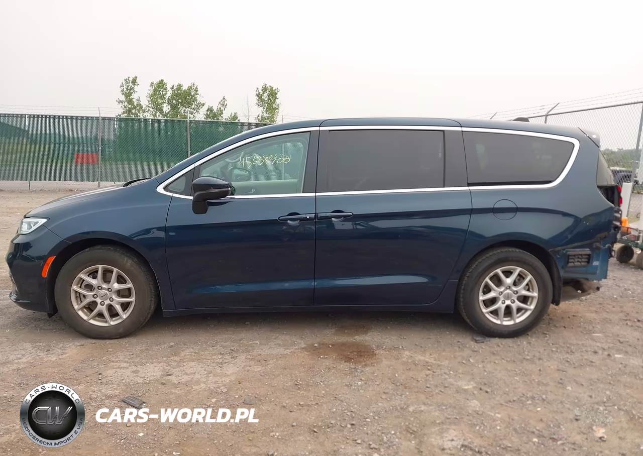 2023 Chrysler Pacifica Touring L VIN:2C4RC1BG6PR631897 - 15