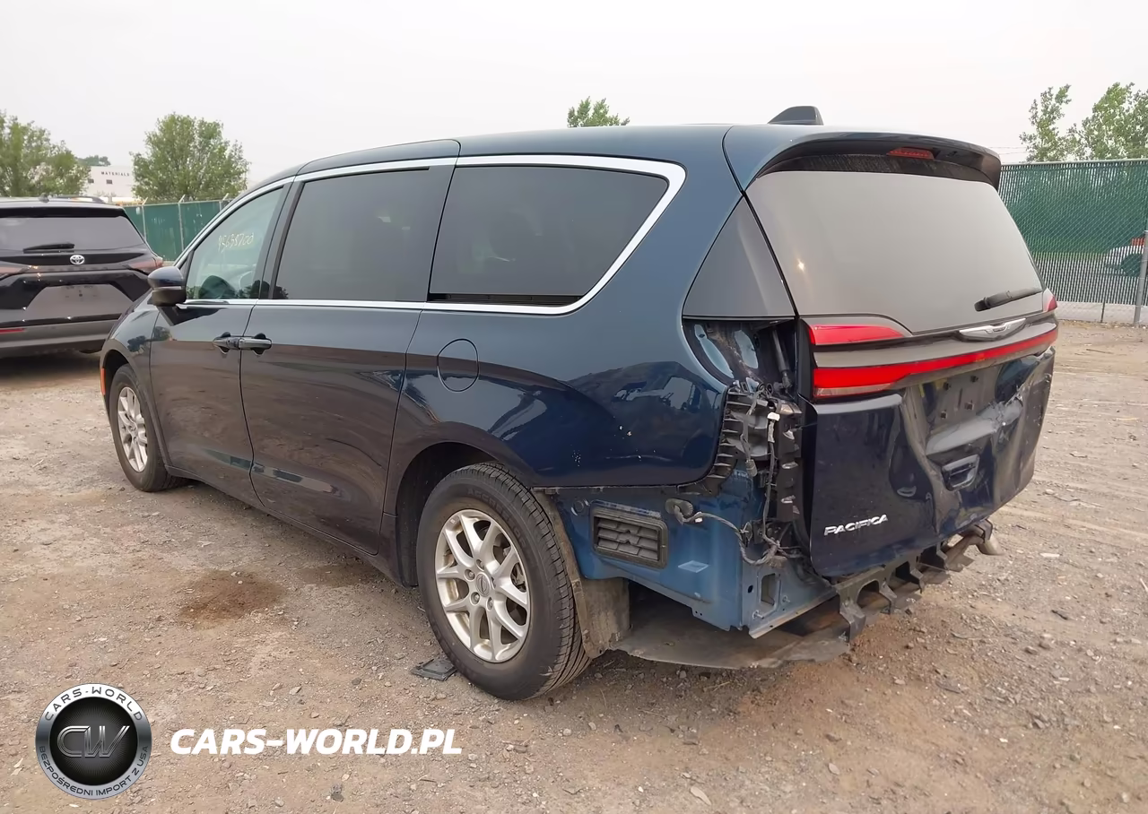 2023 Chrysler Pacifica Touring L VIN:2C4RC1BG6PR631897 - 3