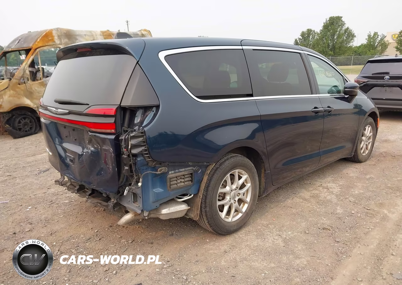 2023 Chrysler Pacifica Touring L VIN:2C4RC1BG6PR631897 - 4