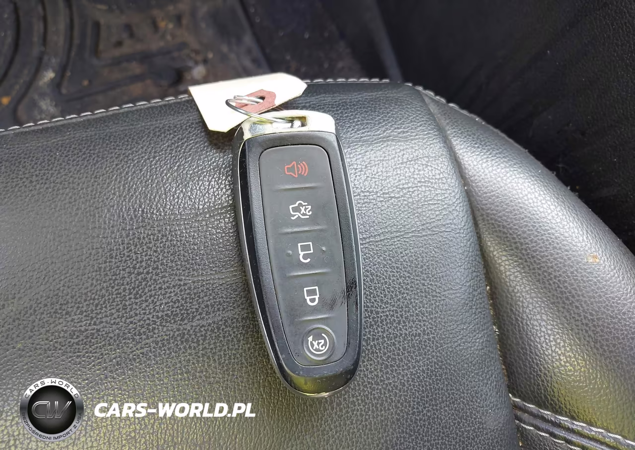 2019 Ford Escape Titanium VIN:1FMCU9J98KUC32713 - 11