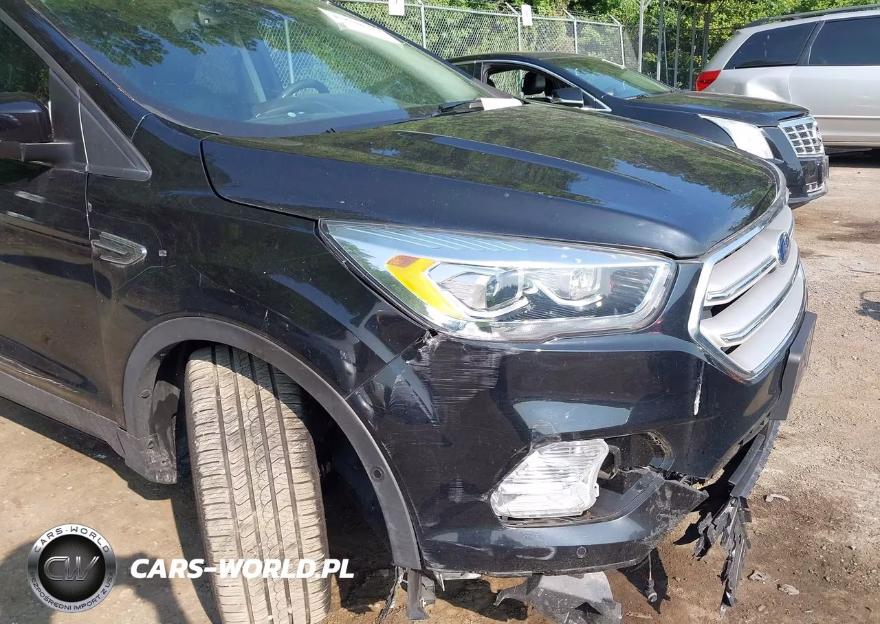 2019 Ford Escape Titanium VIN:1FMCU9J98KUC32713 - 19