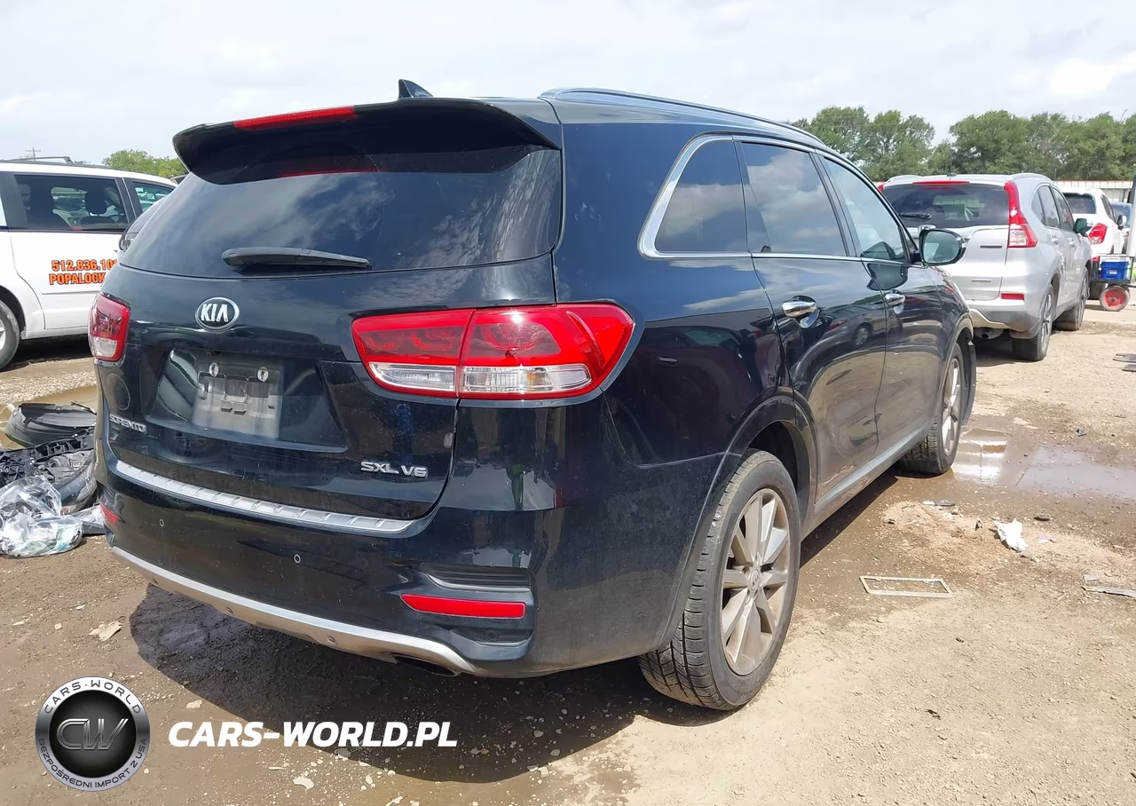2018 Kia Sorento 3.3L Sxl VIN:5XYPK4A5XJG349463 - 4