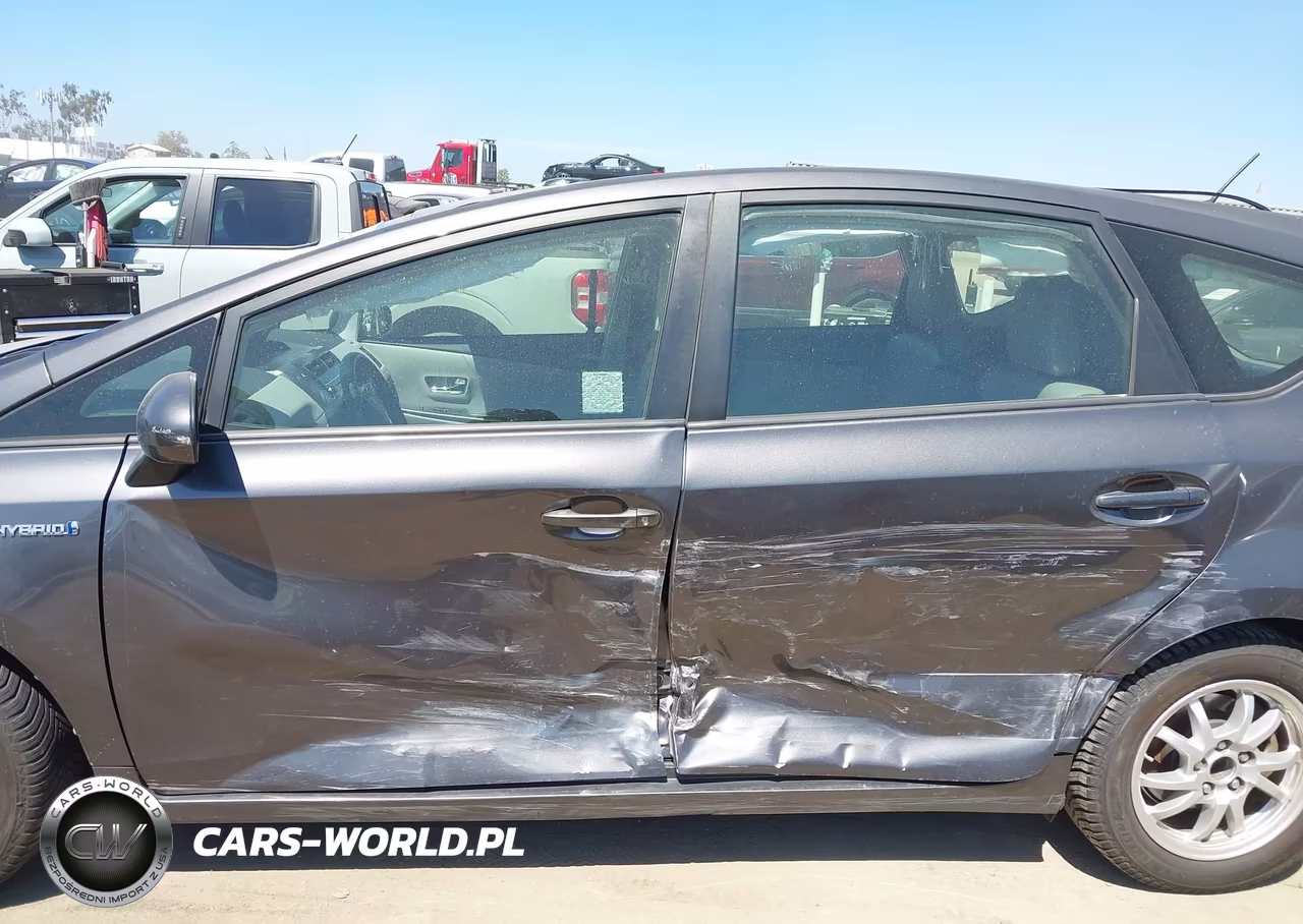 2015 Toyota Prius V Four VIN:JTDZN3EU8FJ030405 - 6