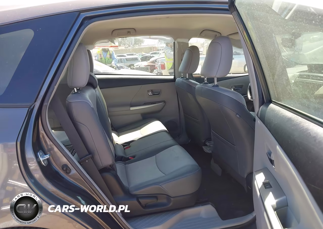 2015 Toyota Prius V Four VIN:JTDZN3EU8FJ030405 - 8