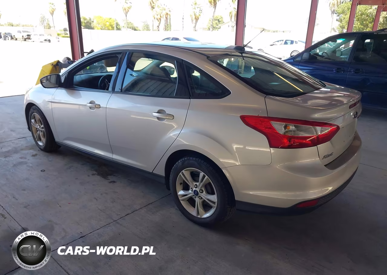 2014 Ford Focus Se VIN:1FADP3F26EL429386 - 3