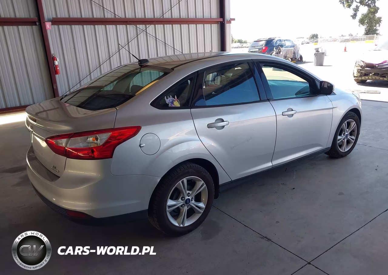 2014 Ford Focus Se VIN:1FADP3F26EL429386 - 4