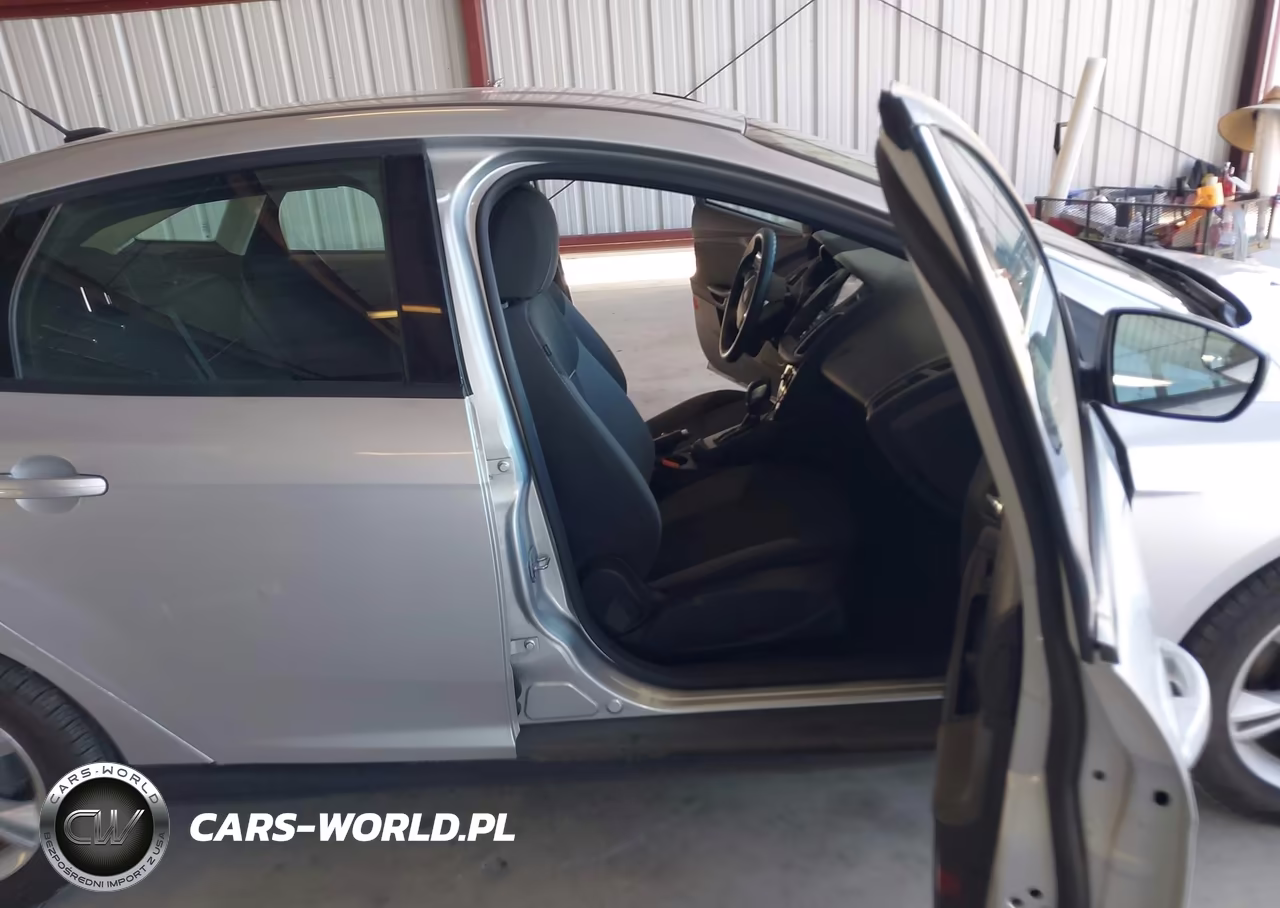2014 Ford Focus Se VIN:1FADP3F26EL429386 - 5