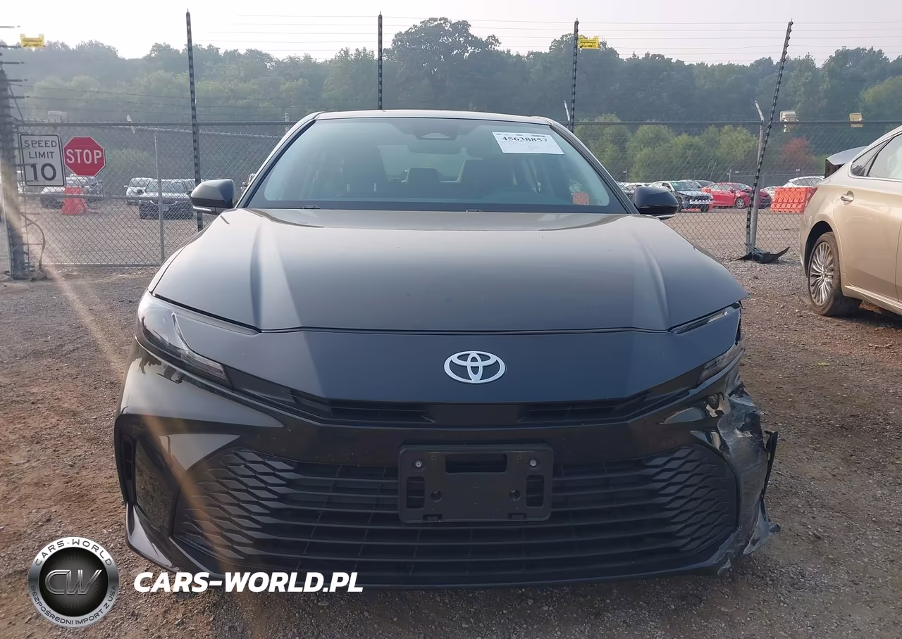 2025 Toyota Camry Le VIN:4T1DAACK3SU639028 - 12