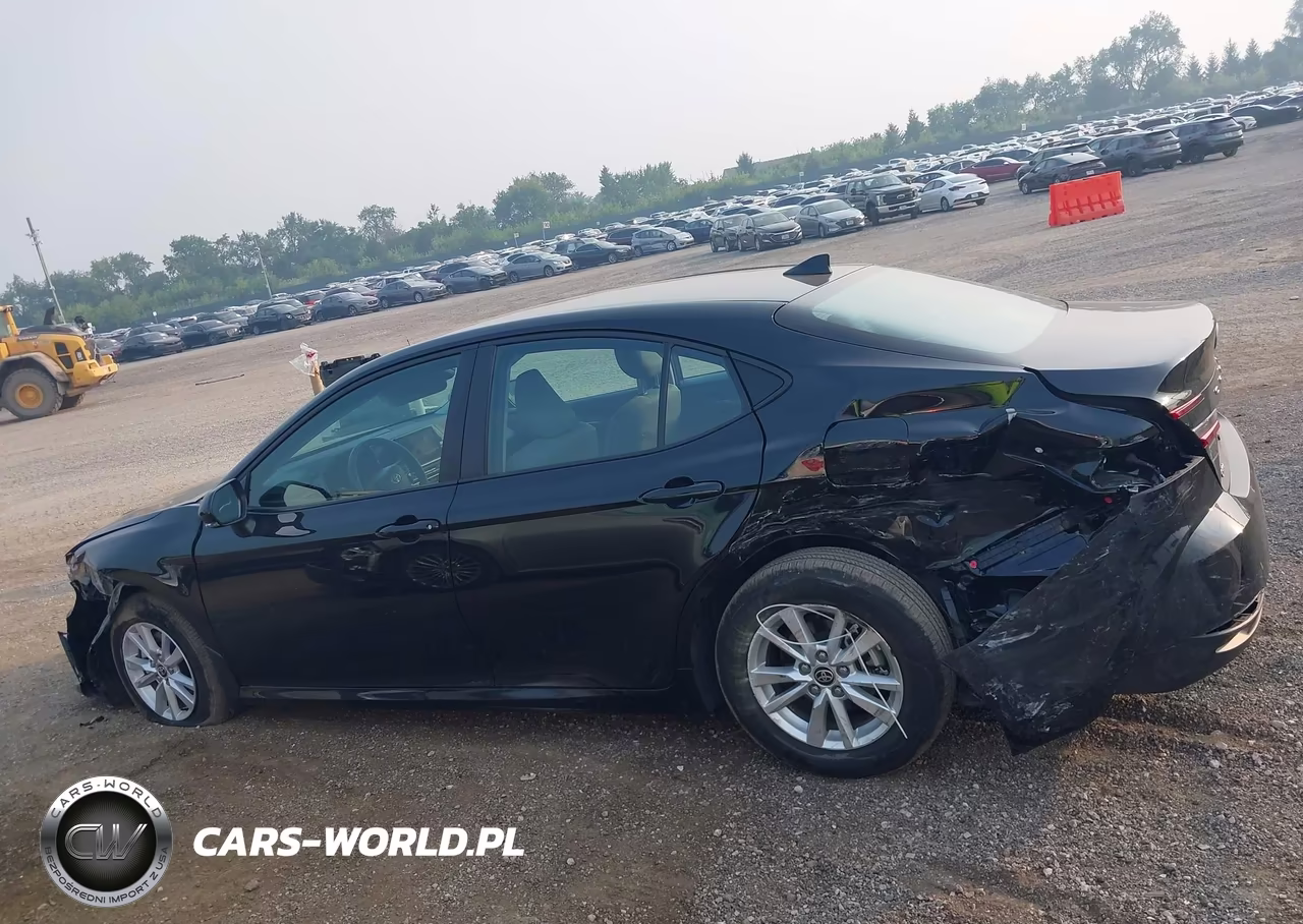 2025 Toyota Camry Le VIN:4T1DAACK3SU639028 - 14