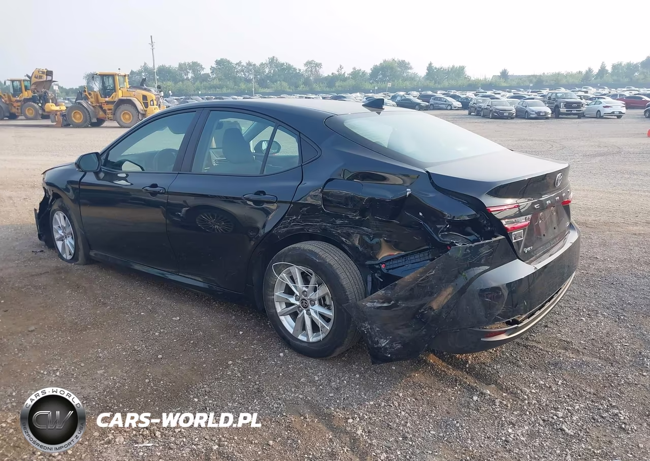 2025 Toyota Camry Le VIN:4T1DAACK3SU639028 - 3