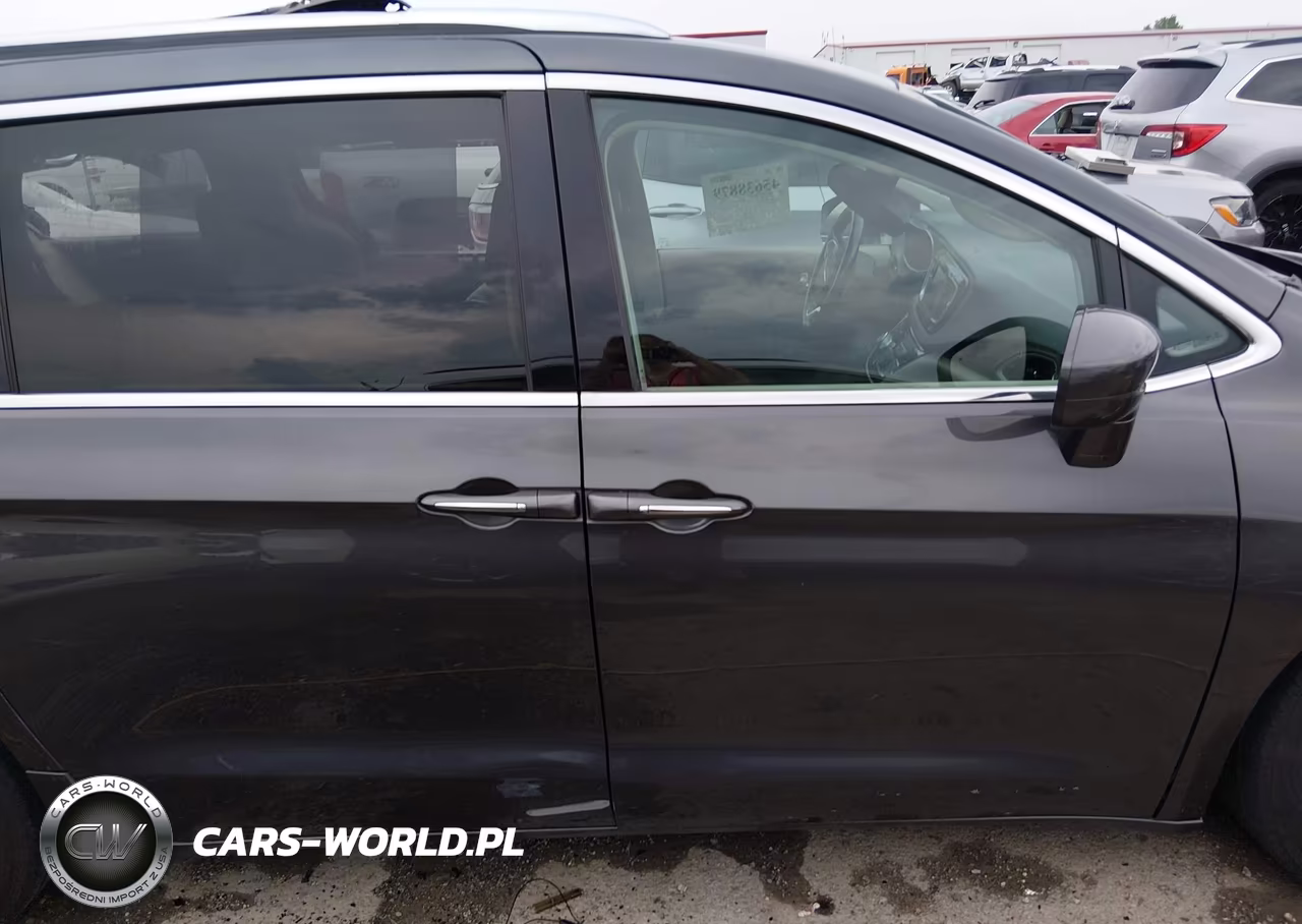 2019 Chrysler Pacifica Touring L VIN:2C4RC1BG1KR651144 - 13