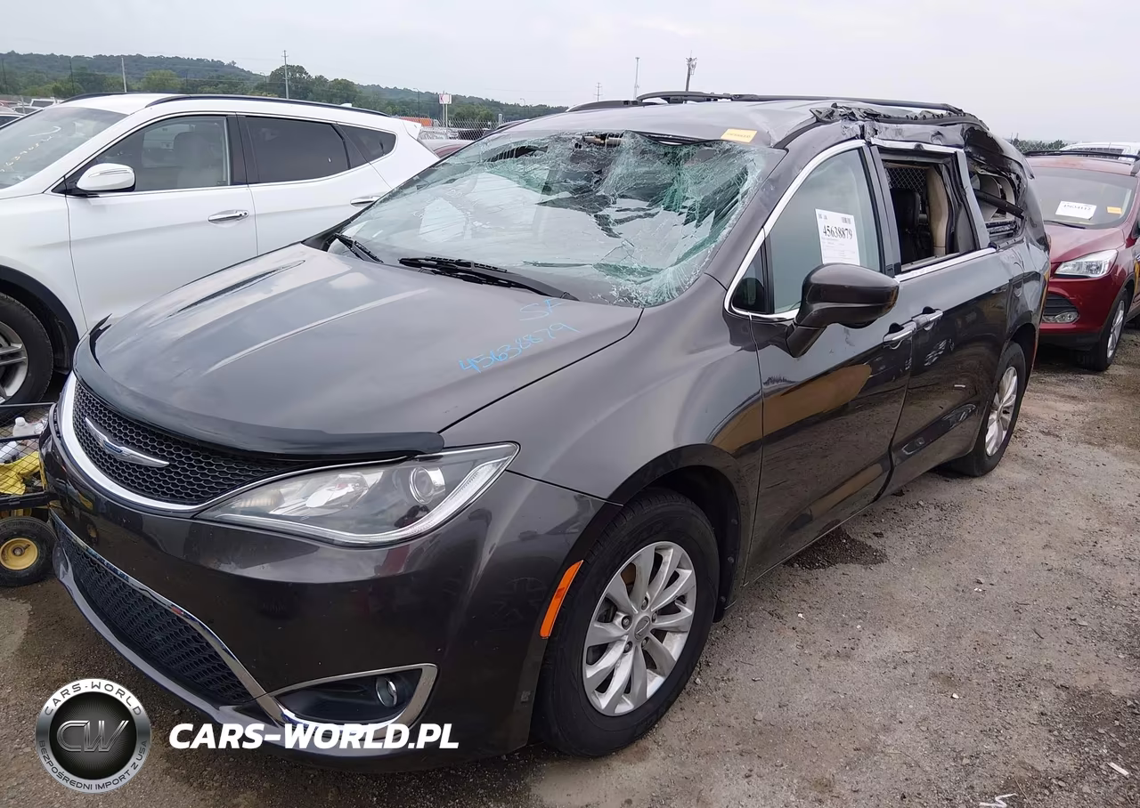 2019 Chrysler Pacifica Touring L VIN:2C4RC1BG1KR651144 - 2