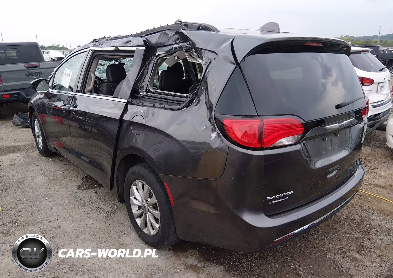 2019 Chrysler Pacifica Touring L VIN:2C4RC1BG1KR651144 - 3