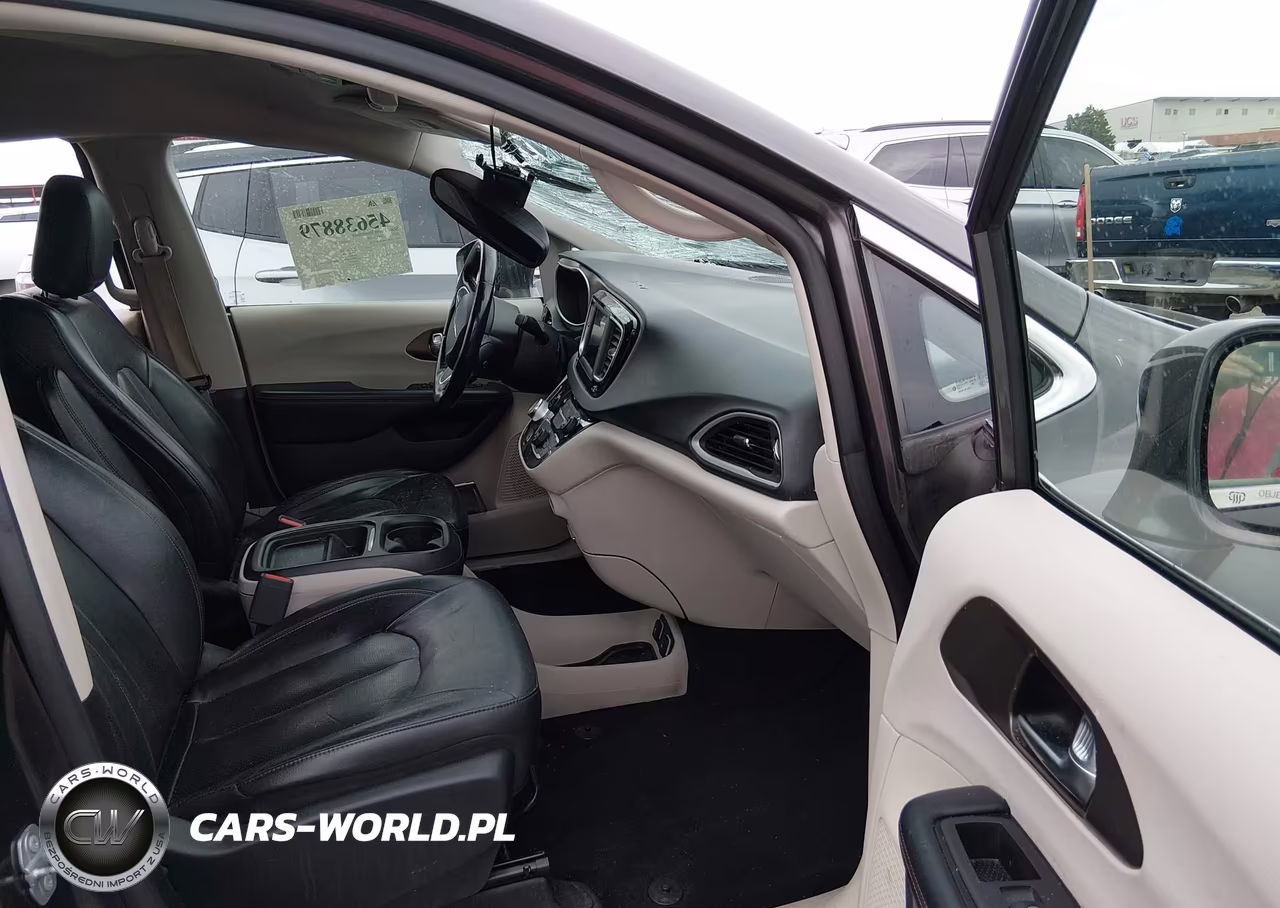 2019 Chrysler Pacifica Touring L VIN:2C4RC1BG1KR651144 - 5