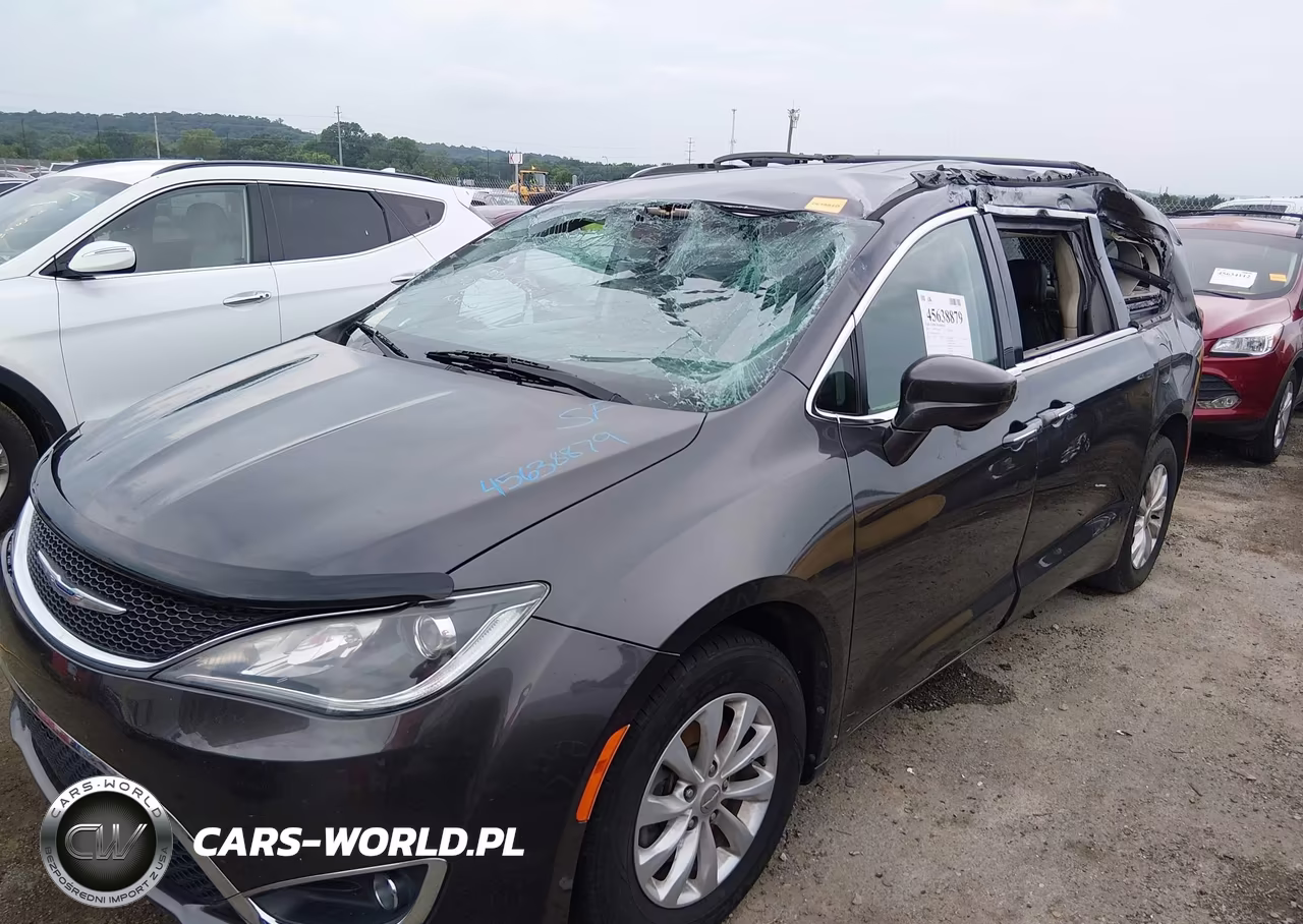 2019 Chrysler Pacifica Touring L VIN:2C4RC1BG1KR651144 - 6