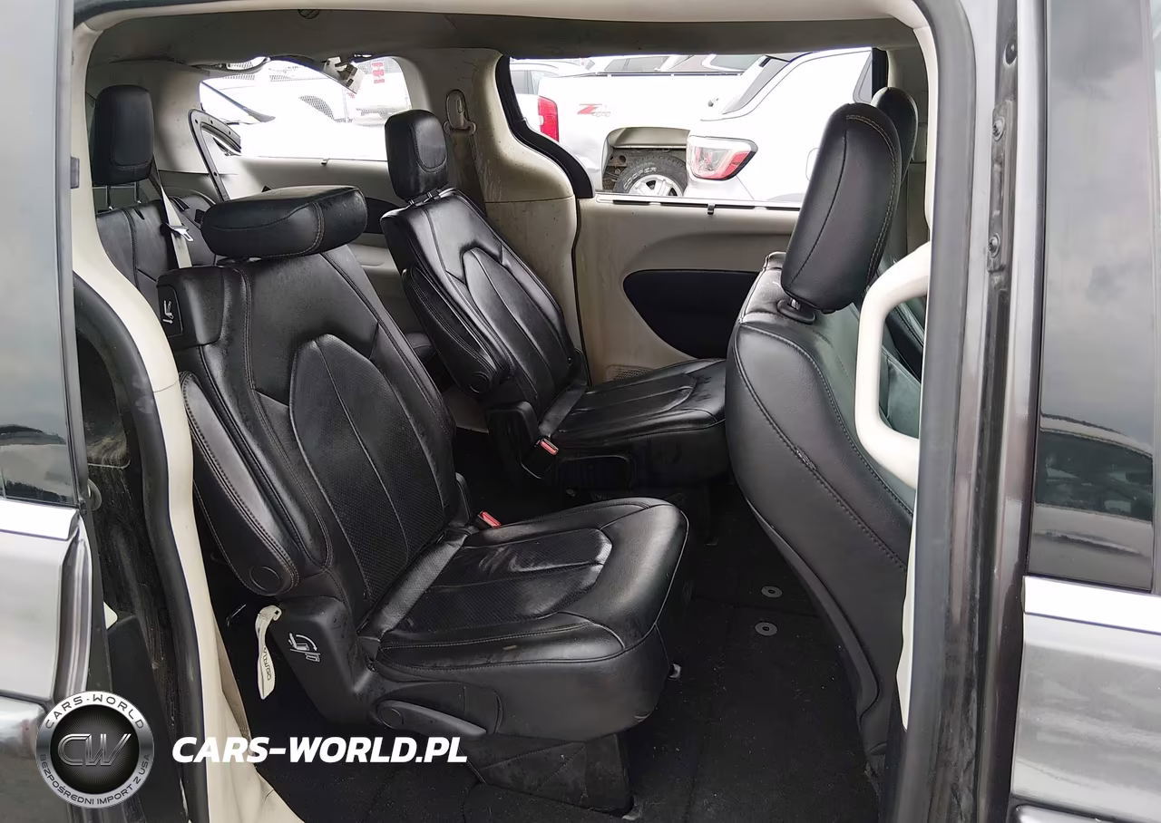 2019 Chrysler Pacifica Touring L VIN:2C4RC1BG1KR651144 - 8