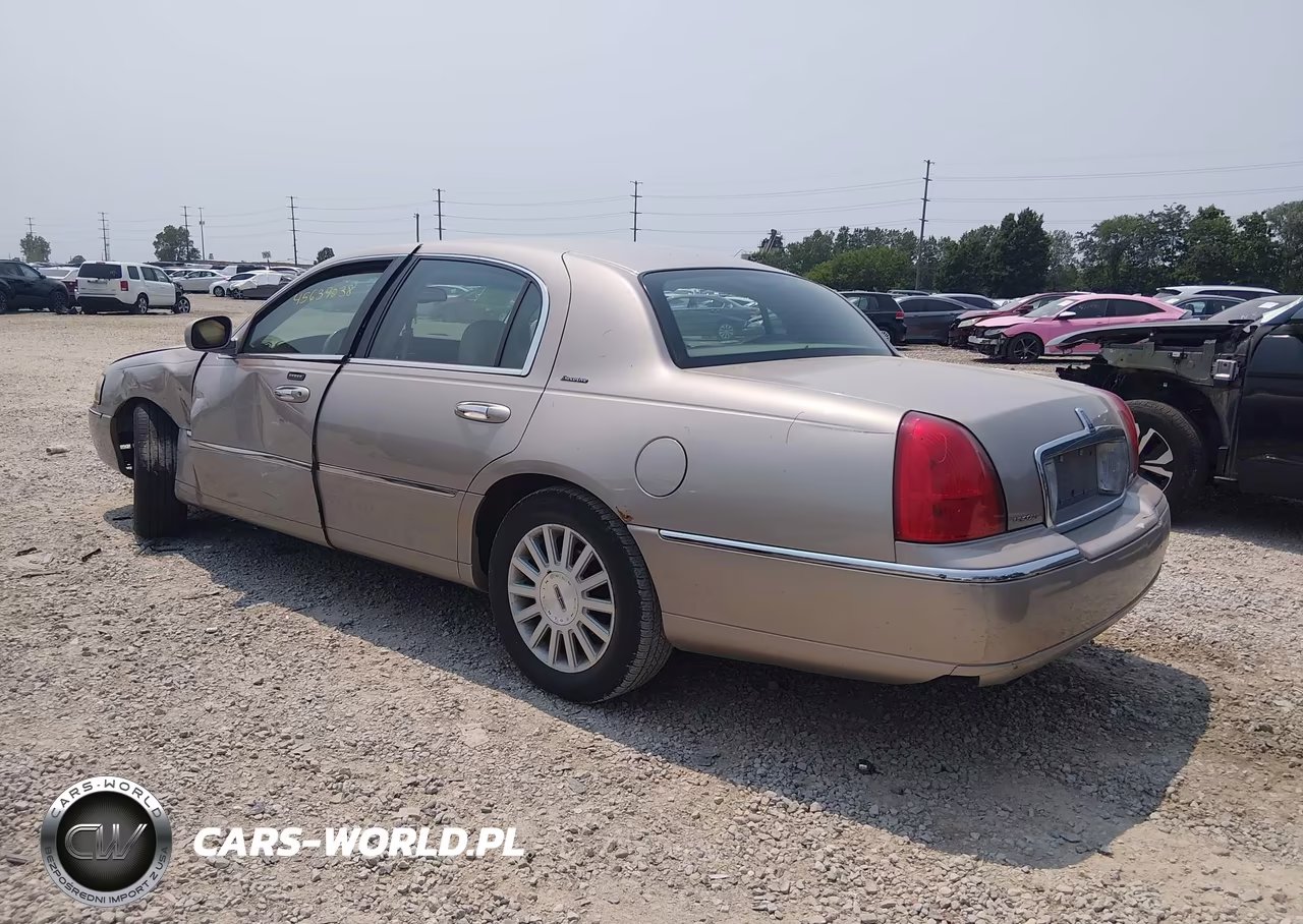 2003 Lincoln Town Car Executive VIN:1LNHM81W43Y690507 - 3