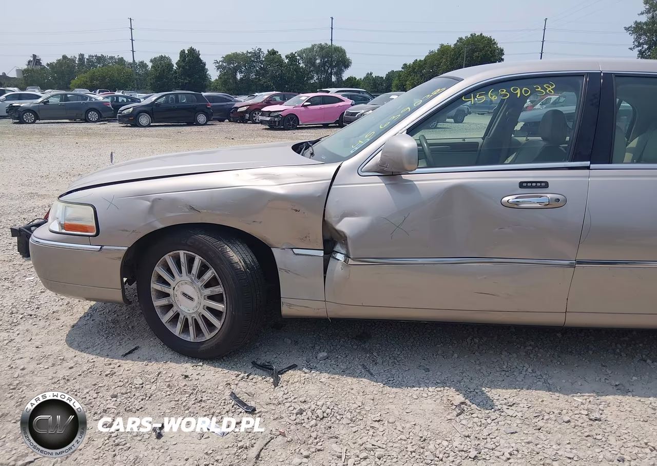 2003 Lincoln Town Car Executive VIN:1LNHM81W43Y690507 - 6