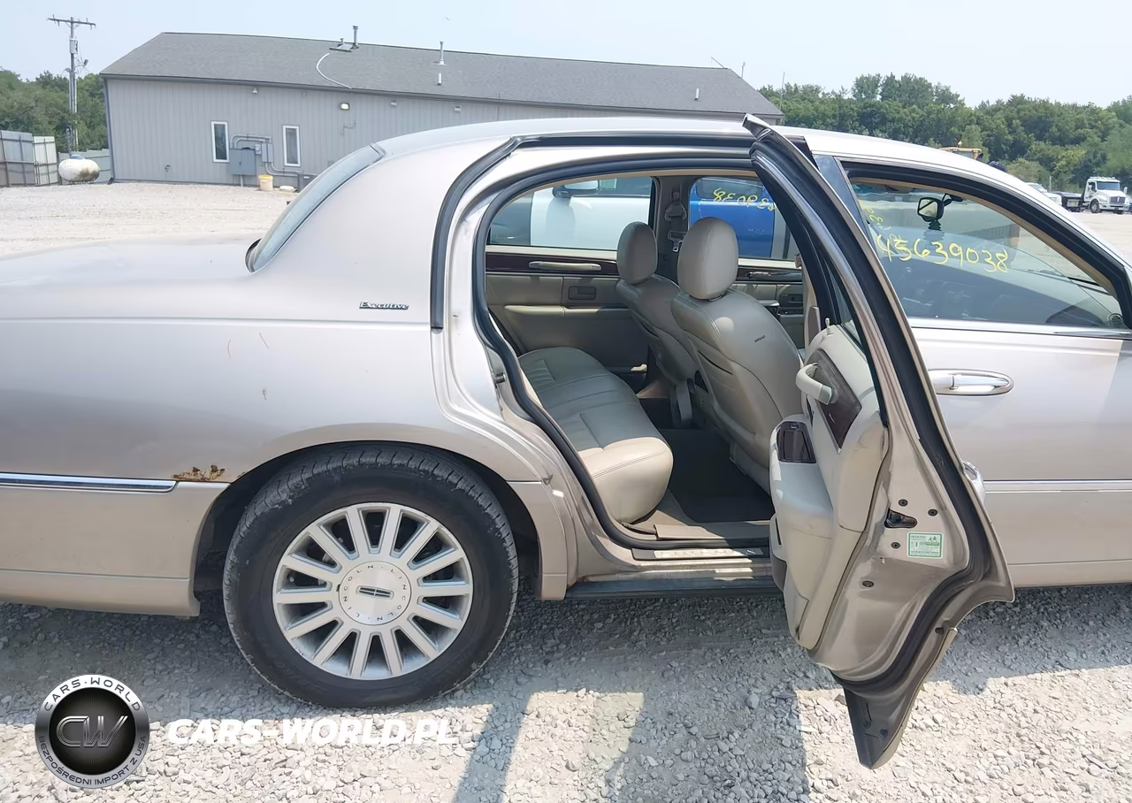 2003 Lincoln Town Car Executive VIN:1LNHM81W43Y690507 - 8