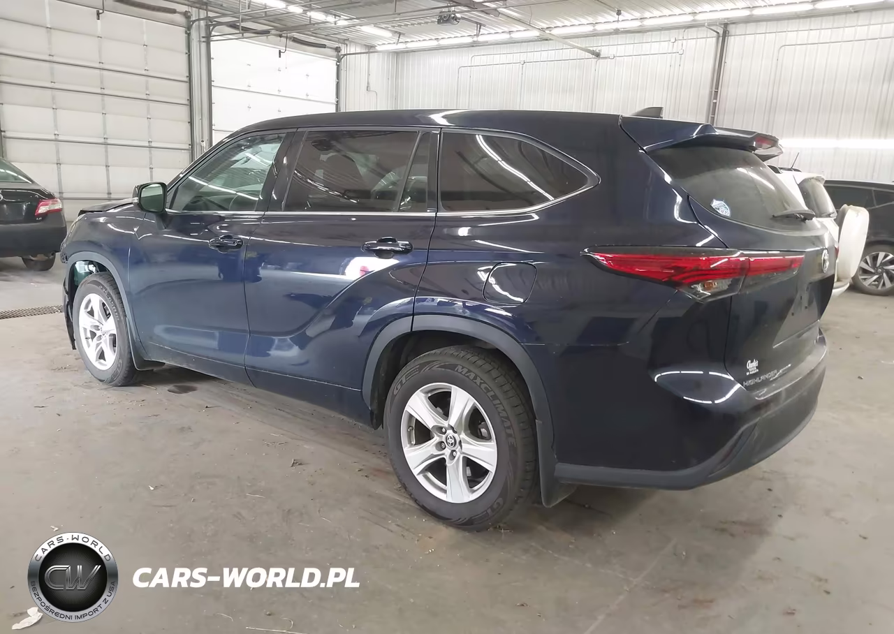 2022 Toyota Highlander Le VIN:5TDBZRBH6NS243760 - 3