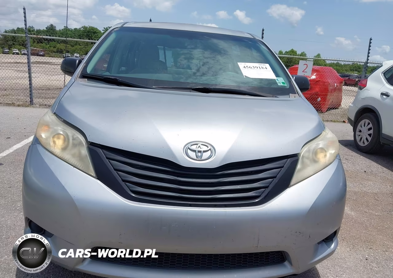 2011 Toyota Sienna VIN:5TDKA3DCXBS007971 - 12