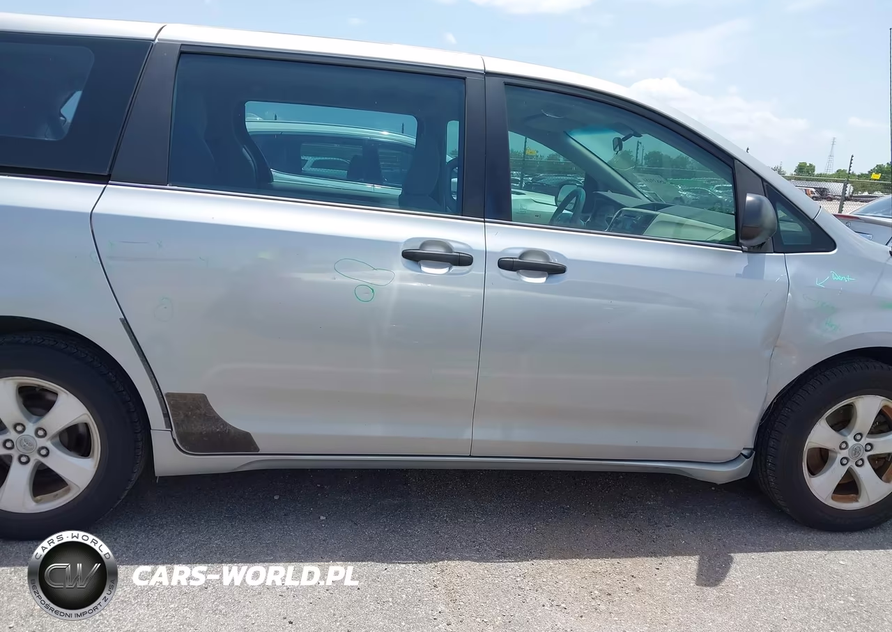 2011 Toyota Sienna VIN:5TDKA3DCXBS007971 - 13