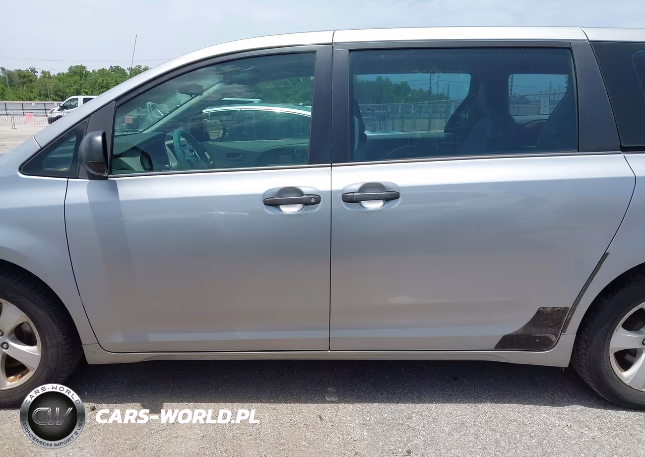 2011 Toyota Sienna VIN:5TDKA3DCXBS007971 - 14