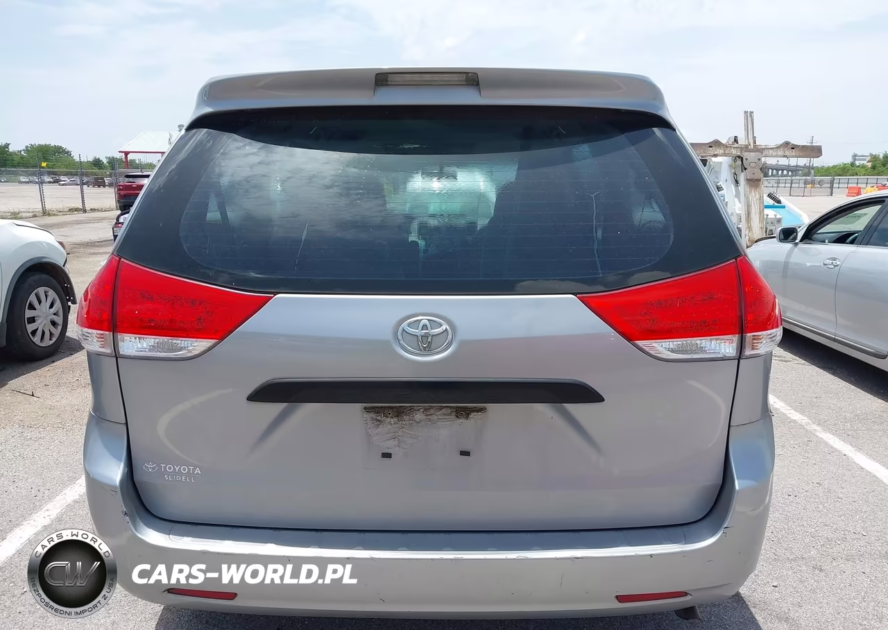 2011 Toyota Sienna VIN:5TDKA3DCXBS007971 - 16
