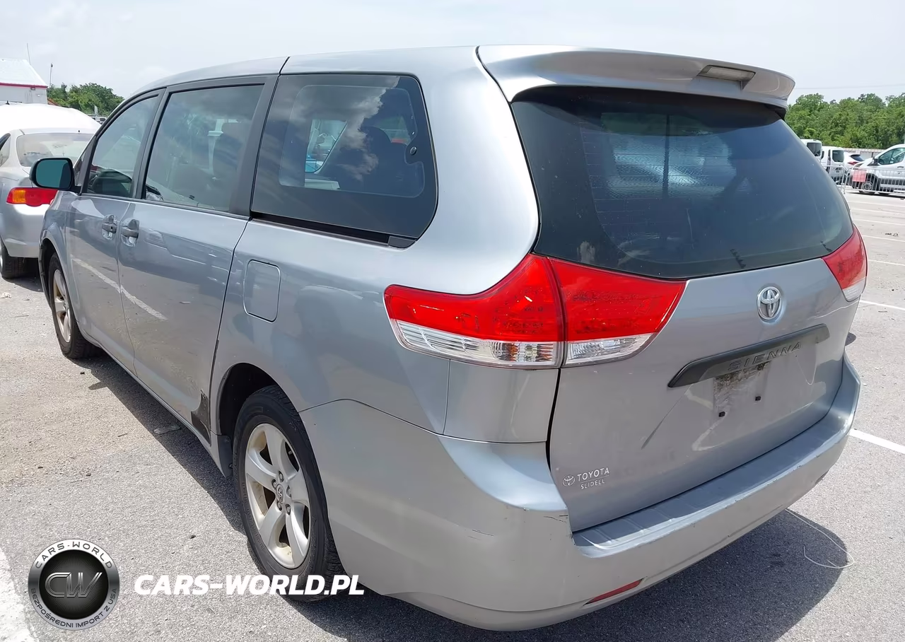 2011 Toyota Sienna VIN:5TDKA3DCXBS007971 - 3