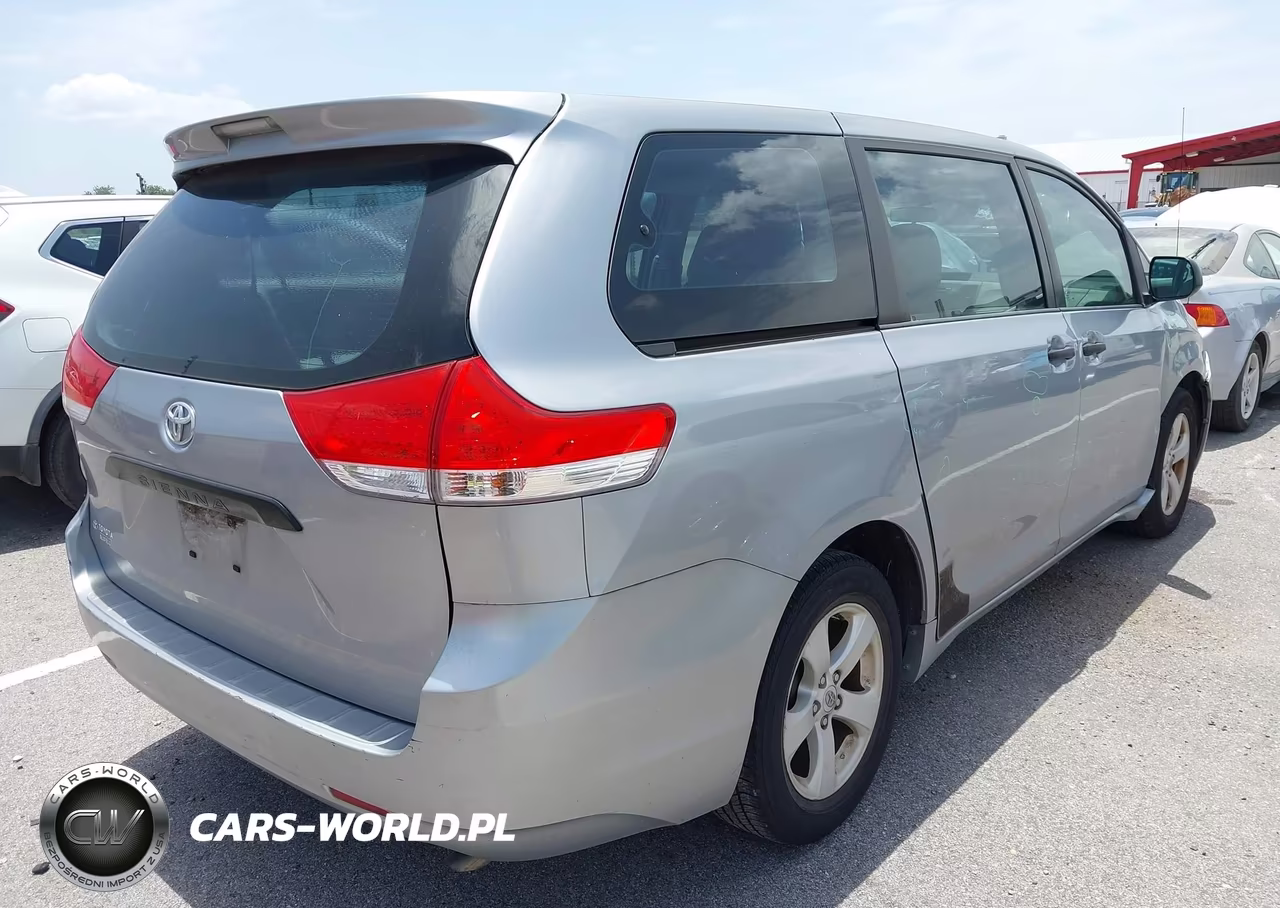 2011 Toyota Sienna VIN:5TDKA3DCXBS007971 - 4