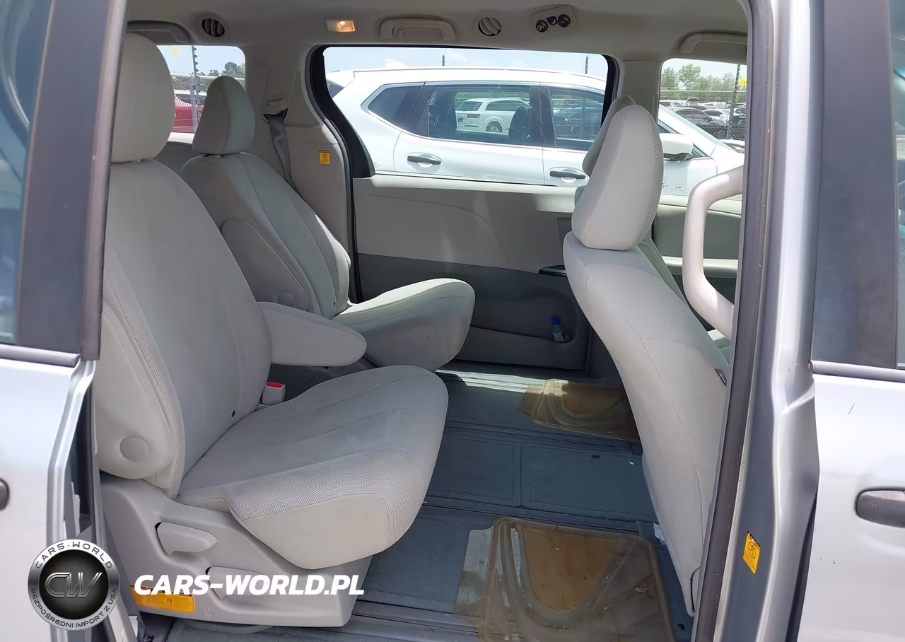 2011 Toyota Sienna VIN:5TDKA3DCXBS007971 - 8
