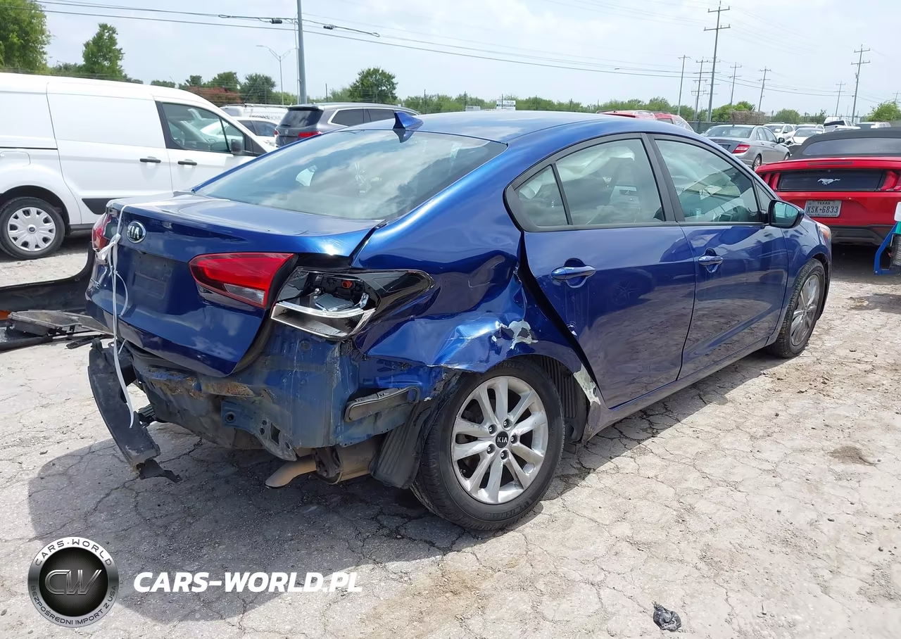 2017 Kia Forte Lx VIN:3KPFL4A7XHE015662 - 4