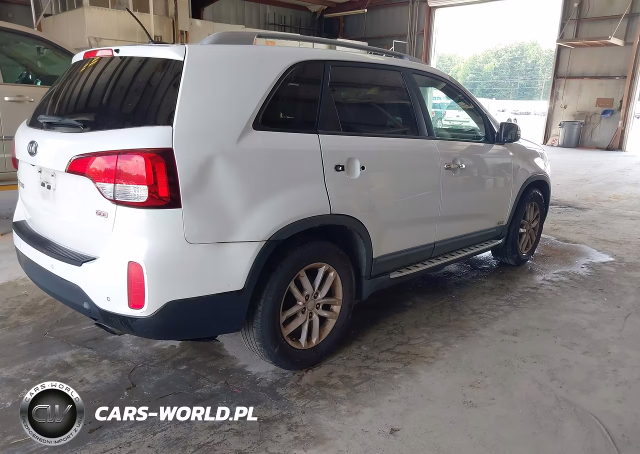 2015 Kia Sorento Lx VIN:5XYKTCA62FG559623 - 4