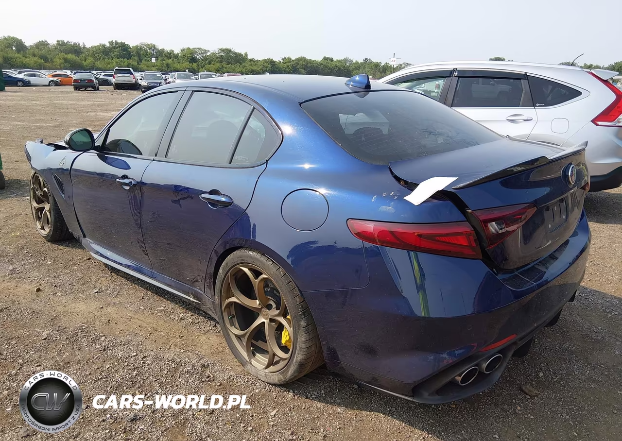 2018 Alfa Romeo Giulia Quadrifoglio Rwd VIN:ZARFAEAV1J7590268 - 3